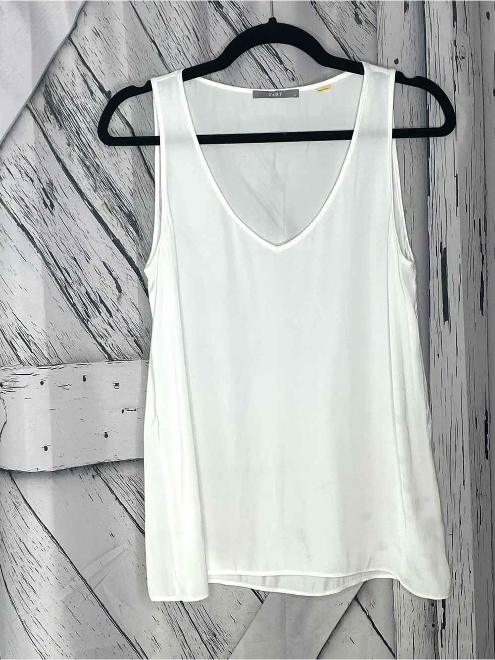 Tart White tank top with v-neck Small